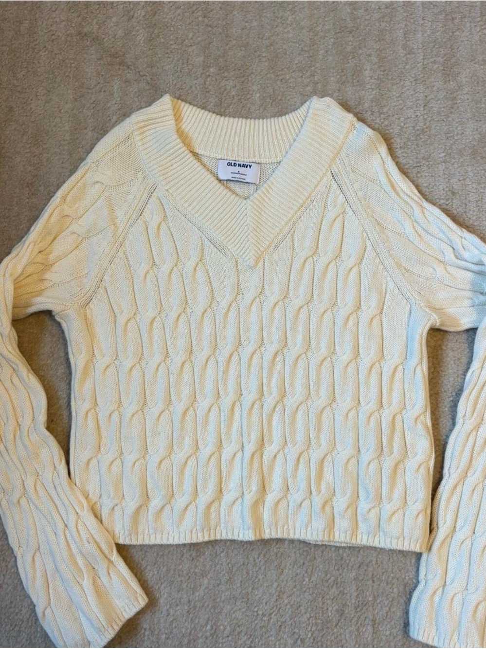 Old Navy Cream Cable V-Neck Pullover Sweater